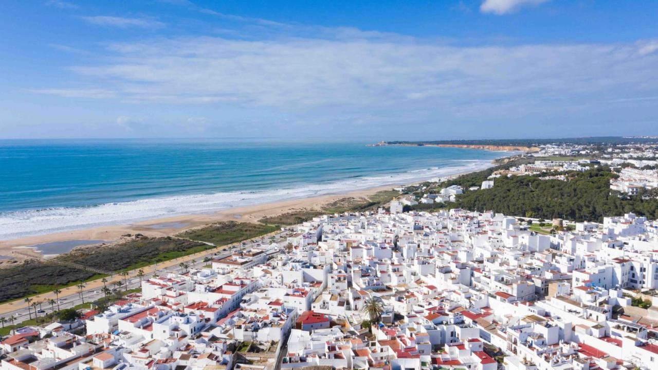 Noria Is A Comfortable Apartment With Patio And Large Terrace In Conil Conil De La Frontera Eksteriør billede